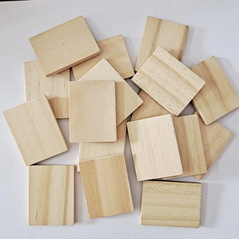 Arts and Crafts 100 pièces 3,5 x 4,5 cm en bois naturel non fini rectangulaire pièces vierges étiquettes en bois tranches pour l'artisanat d'art peinture décorations DIY 230923