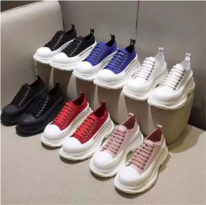 Luxury Casual Running Shoes Tread Slick spetsar upp sneaker trippel svart kunglig röd låg plattform designer sneakers canvas gummi utomhus kvinnors tränare