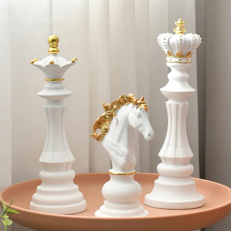 Objets décoratifs Figurines SAAKAR International Échecs Résine Ornements Maison Intérieur Bureau Roi Reine Chevalier Statue Collection 230923