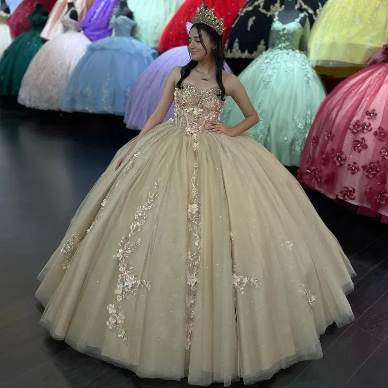 Guld quinceanera klänningar 3d spets applikation blommor ruffles tulle pärlast älskling halsring svep tåg korsett sweet 16 party prom ball kväll vestidos 403 403