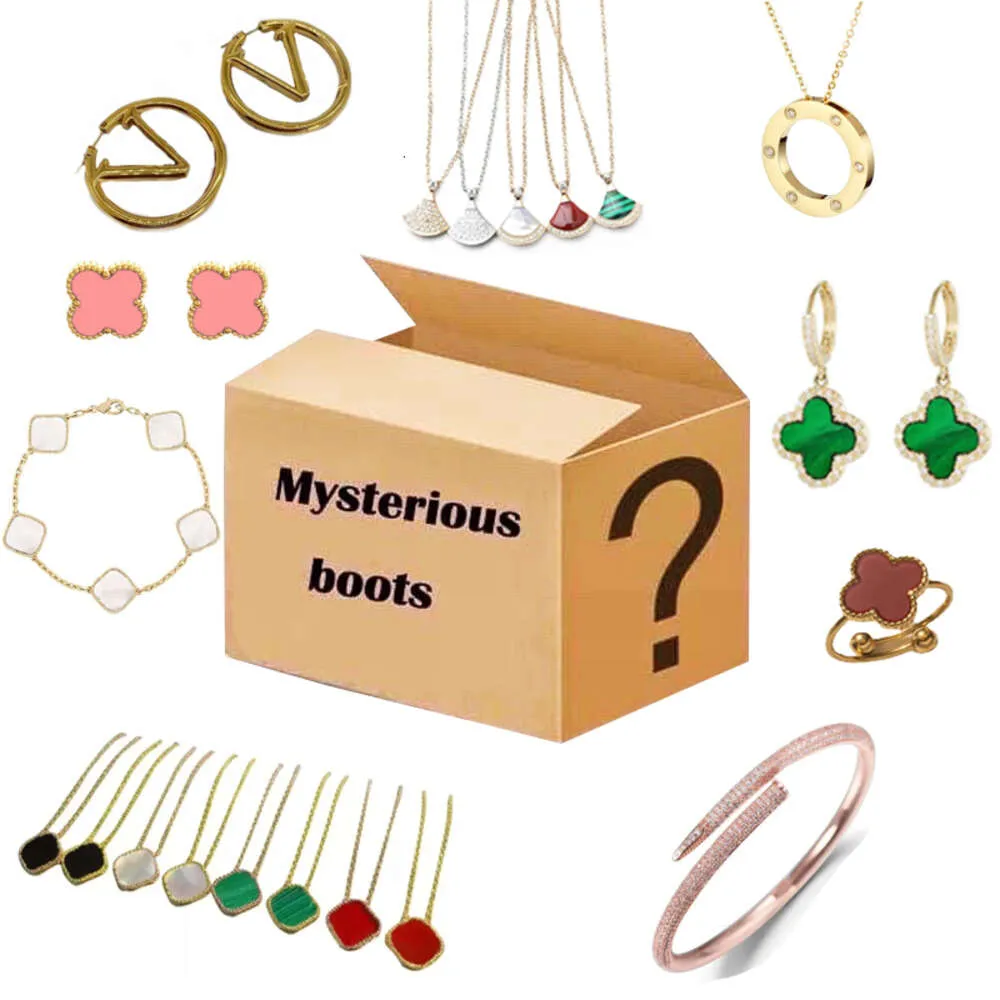 Mystery Box Luxury Gifts For Woman Man Jewely VanClef Tiffanyjewelry Christmas Blind Box Lucky Mystery Box One Slumpmässigt halsbandsarmbandörhängen Ringar och mer