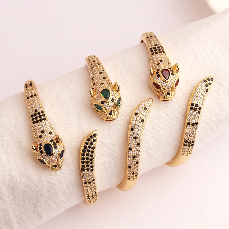 Bracciale europeo e americano delicato leopardo aperto braccialetti femminile placcato oro 18 carati micro-intarsiato braccialetto zircone nero per donna uomo 230923