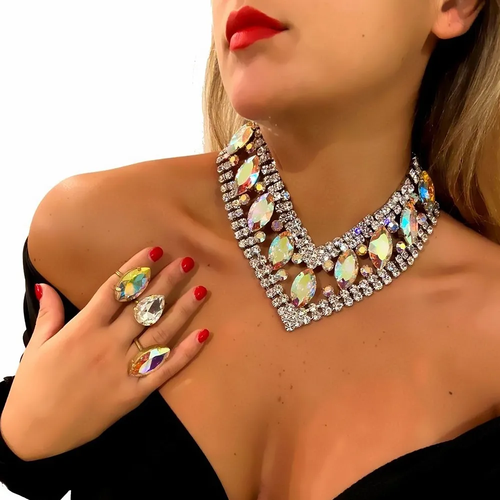 Chokers Stonefans AB Color Rhinestone V Shape Necklace Choker för kvinnor Summer Accessories Statement Crystal Necklace Luxury Jewelry 230923