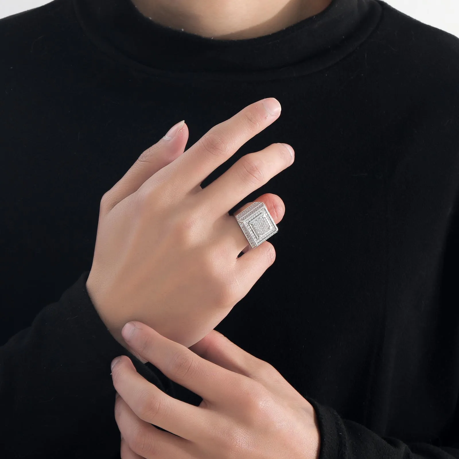 BRUSHED SIGNET RING - SILVER