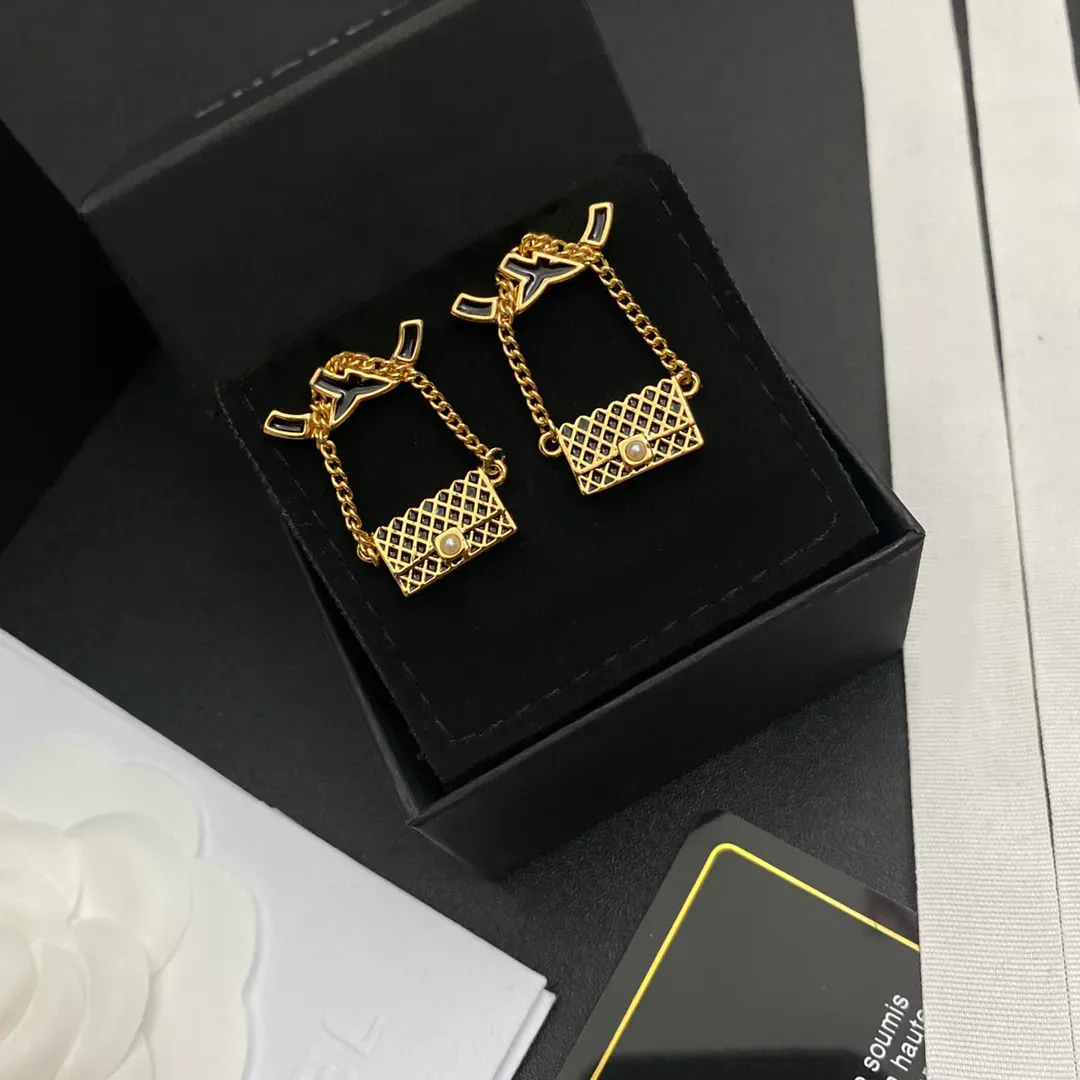 Fashion Vintage Letter C Handbag Pendant Earrings Luxury Gold Plated Earrings For Women Designer Jewelry Wedding Jewelry CYG2392314-5