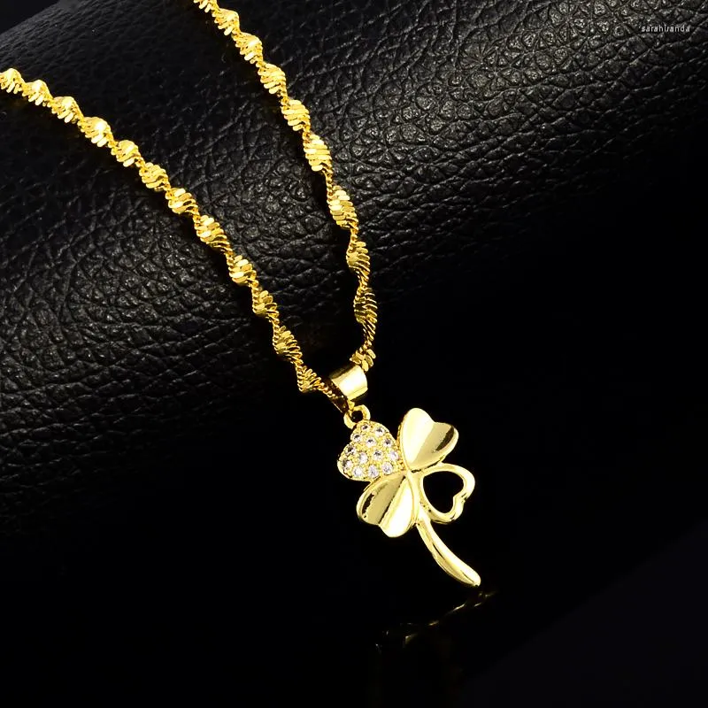 Chaînes 24K Gold Water Wave Chain Colliers pour femmes Couleur Trèfle à quatre feuilles Pendentif Bijoux de mode