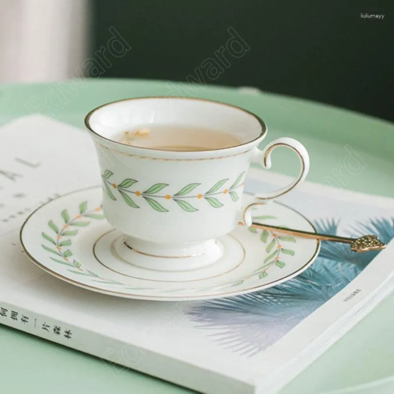 Tazas, platillos, tazas de agua, Taza de Café de Cerámica Vintage, juego de té y platillo de estilo europeo, taza con diseño de borde dorado para la tarde