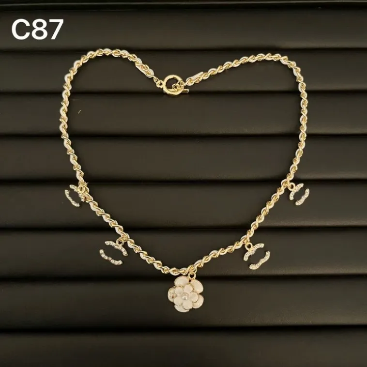 T GG 18K Or Cristal Lettres Pendentif Colliers Noir Luxe Designer Collier Jeune Style Bijoux De Mode Femmes Amour Cadeau Collier Coeur