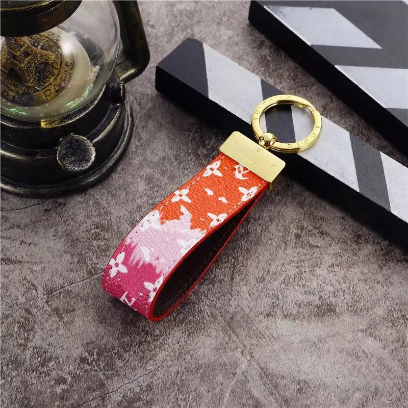 NY S YHANDMADE KEYCHAINS Luxury Designer Keychain Lanyards Herr Metal Buckle Keychain Leather Car Key Chain Bag Charm Unisex Keyring Classic Fashion Accessories