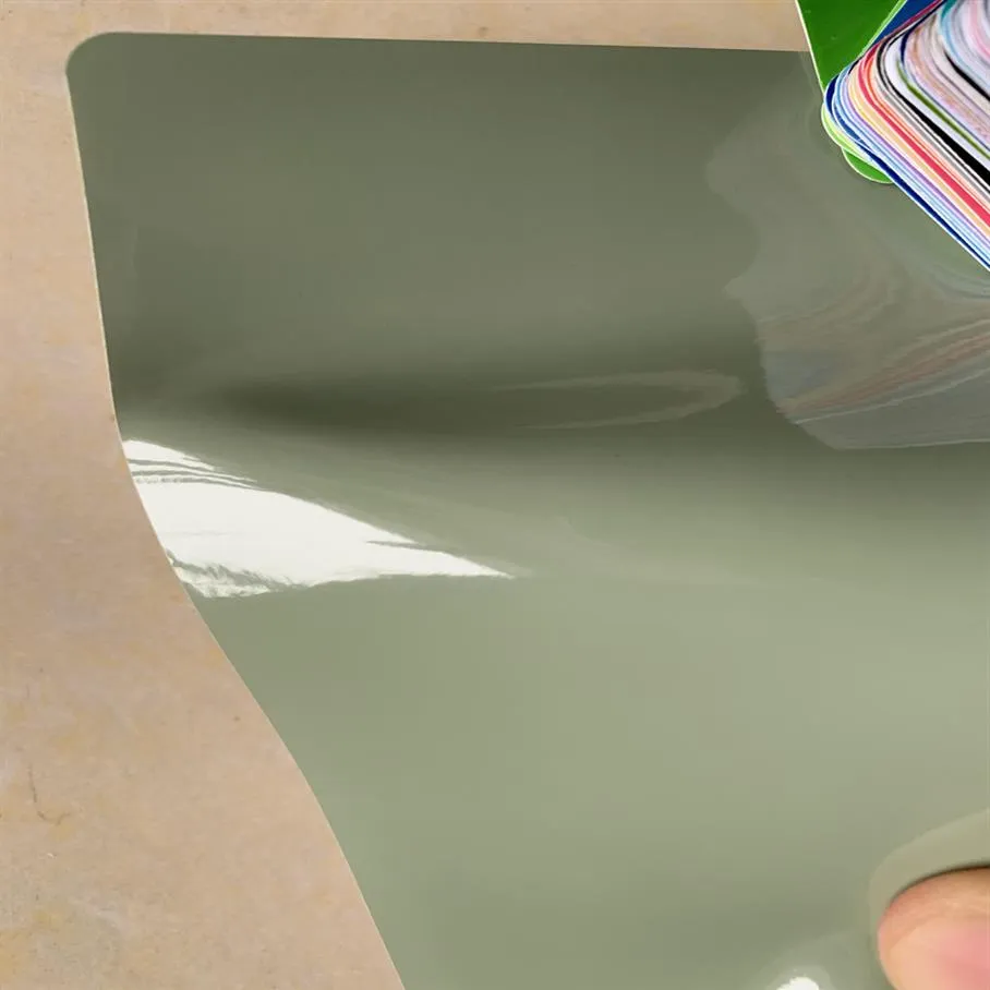 Film de vinyle brillant vert kaki pour enveloppe de voiture avec enveloppe de véhicule à bulles d'air couvrant des autocollants avec colle à faible adhérence 3M qualité 1 52x22068