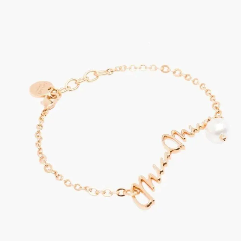 Hanger Ketting Miumius Designer Luxe Mode Parel Veelzijdig Eenvoudig En Hoogwaardig Metaal Letter Franse Ketting Armband Handwerk Ketting Cadeaus Voor Vrouwen