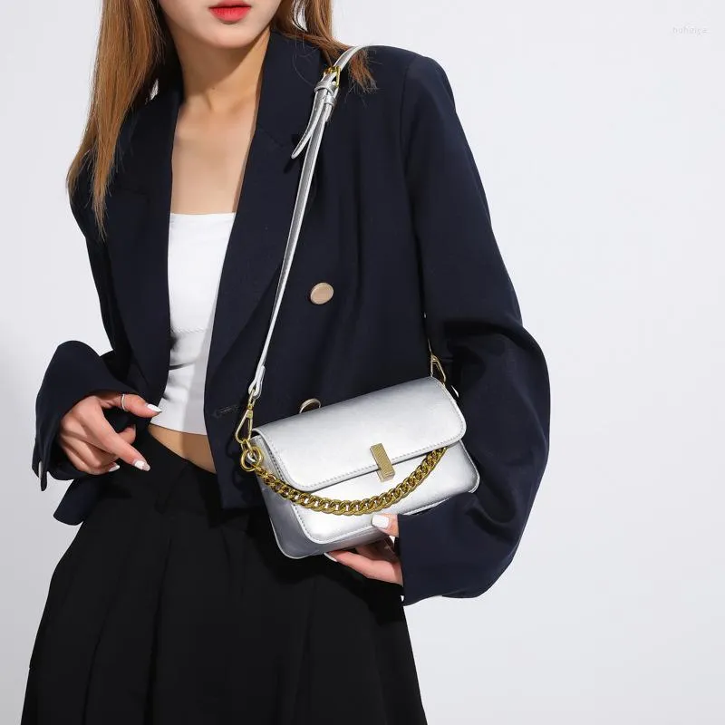 Women's Solid Color Shoulder Bag, High Quality Chain Crossbody Handbag, Versatile Commuter Bag Women's Solid Color Shoulder Bag, High Quality Chain Crossbody Handbag, Versatile Commuter Bag