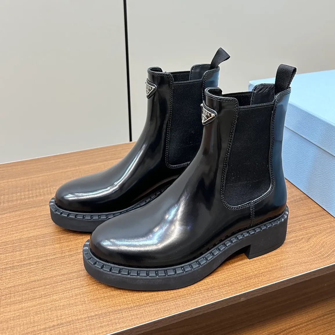 Chelsea Boots Kadın Tasarımcılar Ayakkabı En Kaliteli İnkiye Üçgen Düğmesi Yüksek Elastikiyet Elastik Bant Konforlu Kalın Alt Ayak Bileği Tasarımcı Boot 35-41