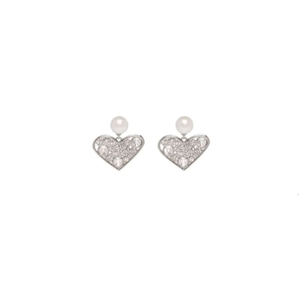 Pearl Heart Crystal örhängen Miumius Designer Luxury FashionFemale Sweet Temperament Pearl Peach Heart Diamond Earrings Nya produkter