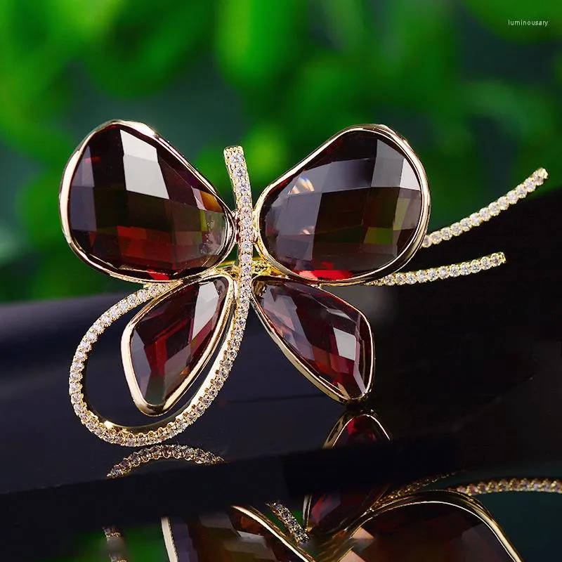 Spille Semplice micro-intarsio zirconi farfalla cristallo per donna Design di lusso spilla per insetti abito spilla per abbigliamento corpetto femminile