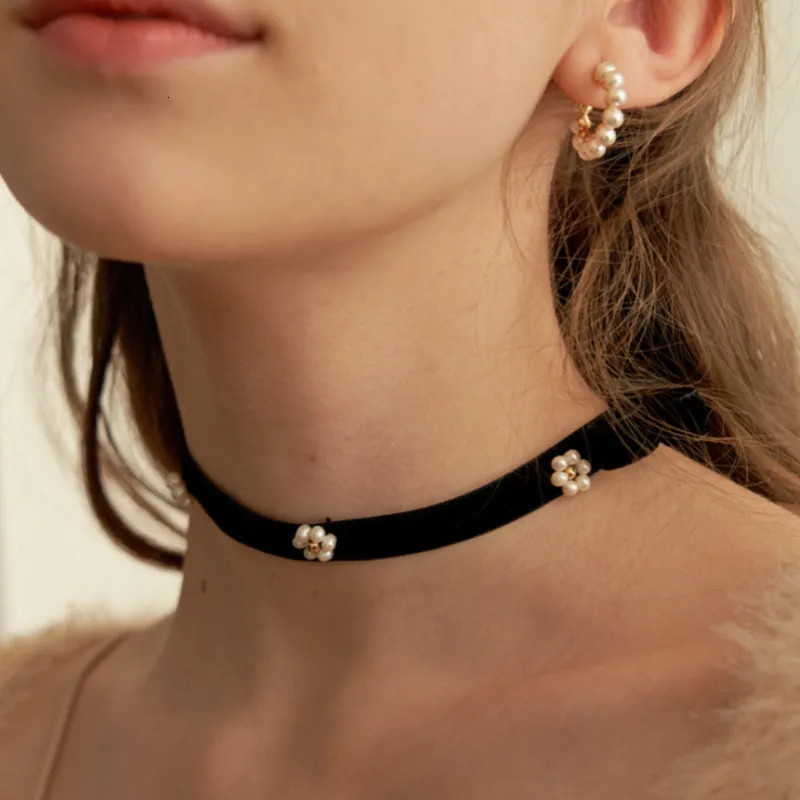 Colliers français élégants en daim noir avec nœud en perles d'eau douce, chaîne de clavicule florale tissée à la main pour femmes 230923
