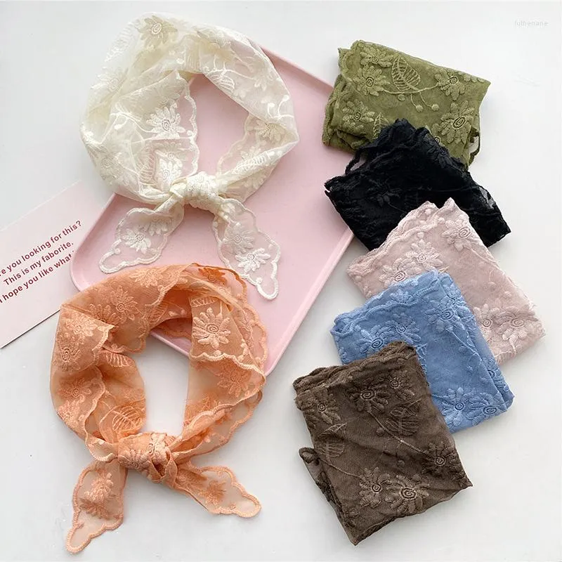 Sciarpe Involucri lunghi Scialle Bandana Sciarpa in pizzo ricamato Fiore del sole Triangolo cavo Crochet Fascia floreale Hijab 96X26 cm