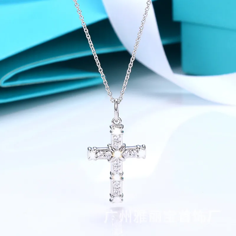 Mens for Women Cross Pendant Necklace Stainless Steel Twisted Chain Necklaces Inlaid CZ Stone Diamond Men Designer Jewelry