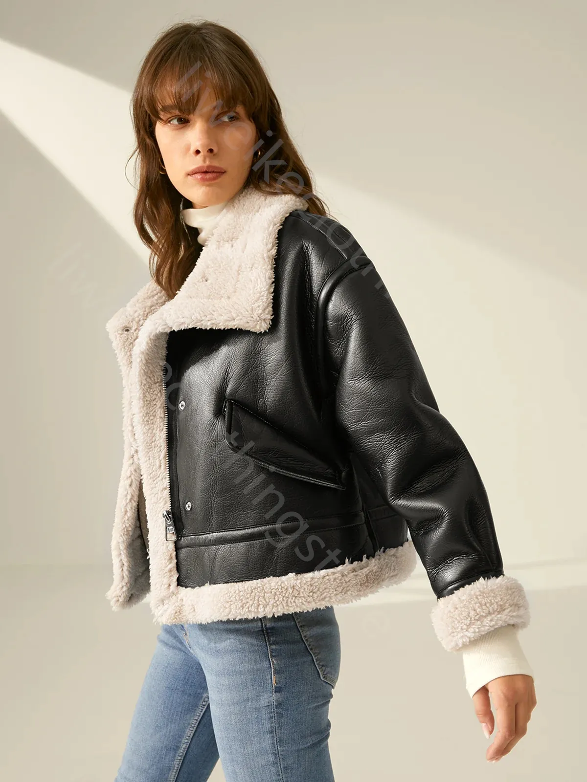 シェルパ裏地シャーリングレザーフライトパケットバイカー偽の革ジャケット女性厚い革のコート冬の革服人工革