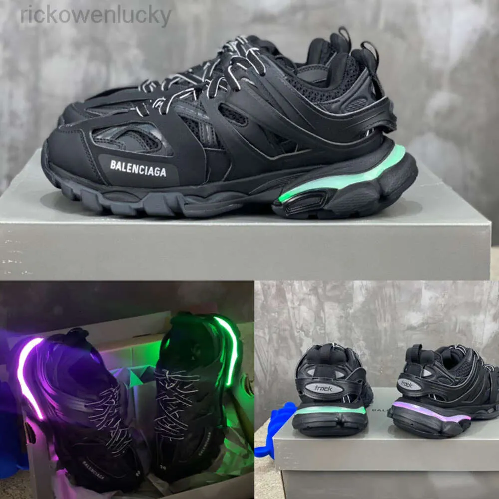 Yeni Balencaig Designer Klasik Kişiselleştirilmiş Spor Ayakkabıları Track 3.0 Led Işık Ayakkabı Lüks Erkekler ve Kadın Şarj Edilebilir LED Hafif Platform Ayakkabıları 35-46