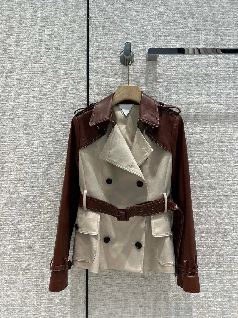 Dames leren gevlochten kraag patchwork korte stijl trenchcoat schapenvacht. Senior roodbruine kleur passend bij zacht knap effect