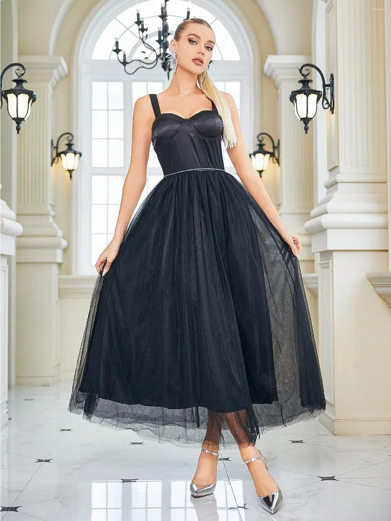 Runway Dresses Retro Black A Line Spaghetti Strap Prom Dress Celebrity Party Evening Gowns Ladies Ball Sommar Sexig Robe de Cocktail