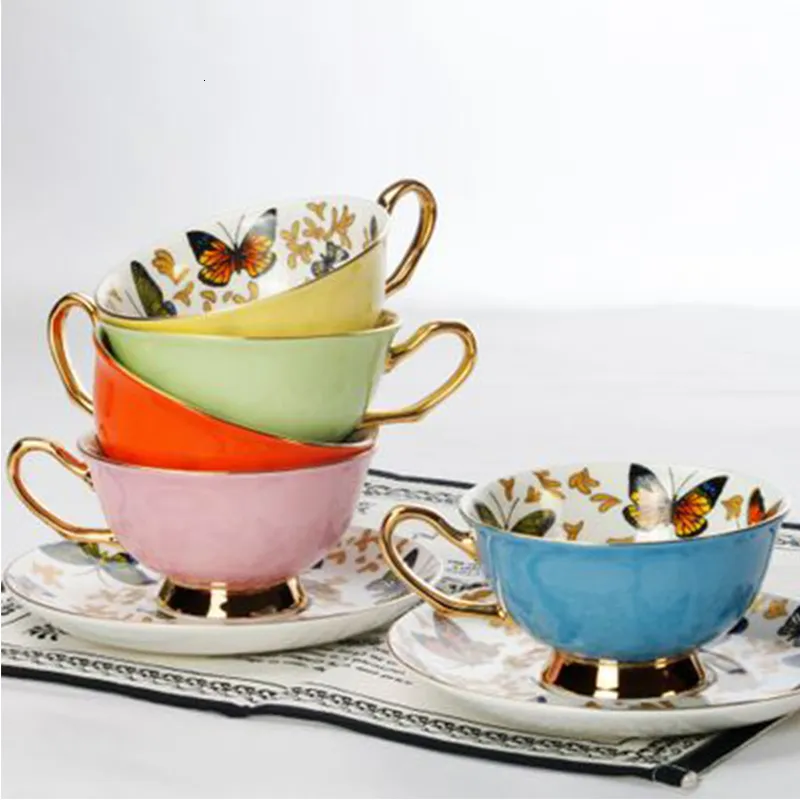 Tazze Tazzine da caffè Porcellana di alta qualità Farfalla Fiore Tazza da tè Piattino Set British Afternoon Tea Time Tazza in ceramica Articoli per ufficio 230923