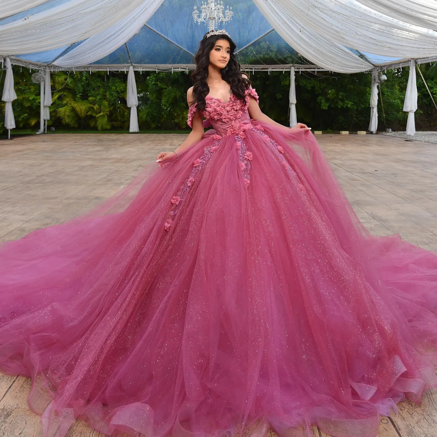 Robe de luxe rose Quinceanera chérie sur l'épaule Appliques longue traîne robe de fête d'anniversaire robes de soirée scintillantes Pageant