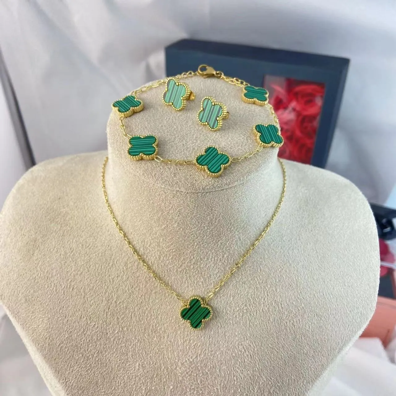 Four leaf clover necklace expensive deals