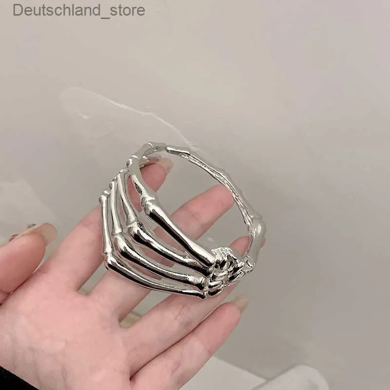 Exaggerated Skeleton Hand Cuff Bracelet Gothic Bone Hand Claw Armlet Bangle Punk Silver Color Arm Ring Exaggerated Skeleton Hand Cuff Bracelet Gothic Bone Hand Claw Armlet Bangle Punk Silver Color Arm Ring