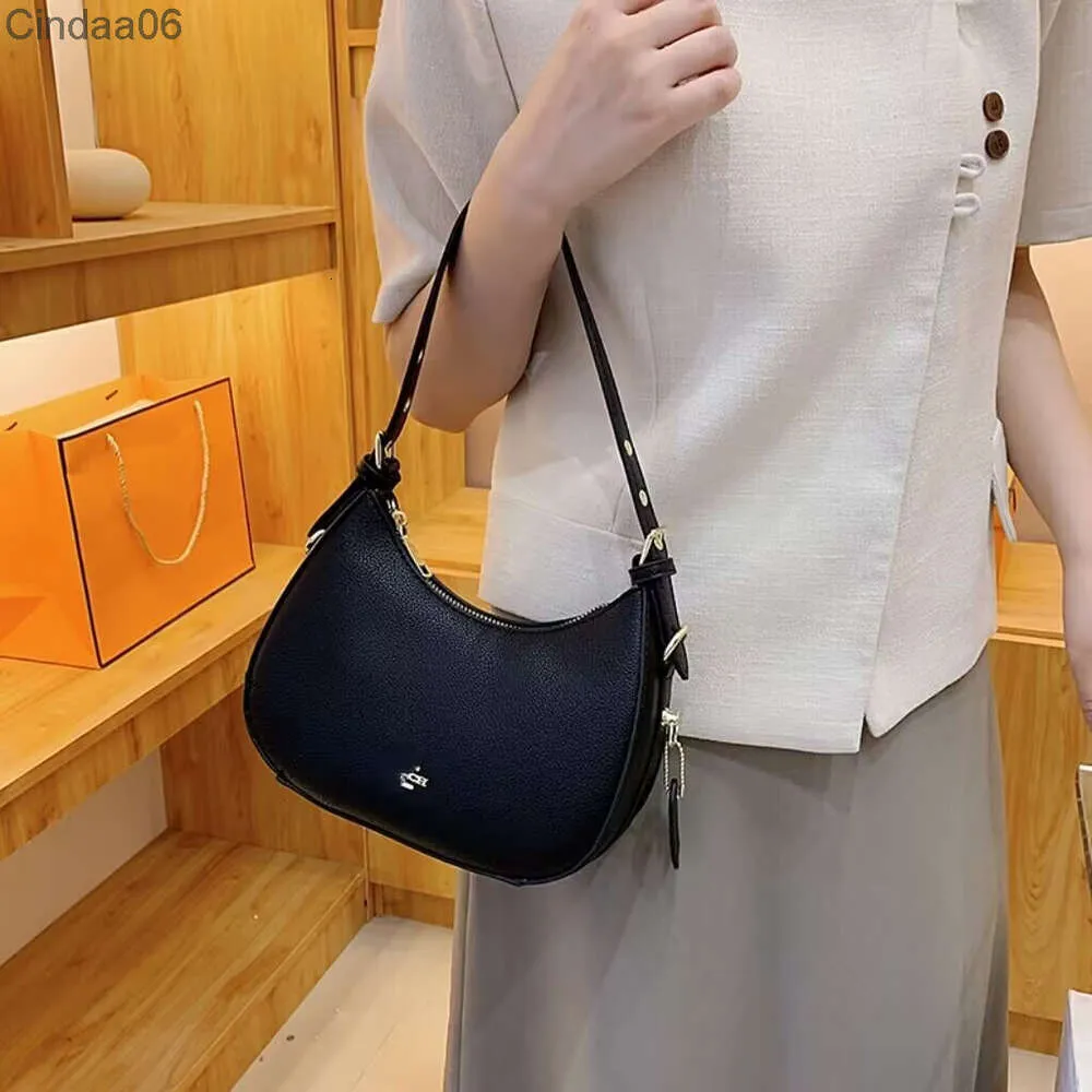 Kvinnors 2023 Small Designer Bag Wallet New Fashion Underarm Hobo Bags Simple Lady bör kvällens pendlare mångsidig mode casual handväska