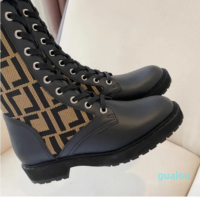 Botas 2023 Botas de tornozelo Botas de combate de couro para mulheres sapatos de designer de luxo fábrica footwe 8888