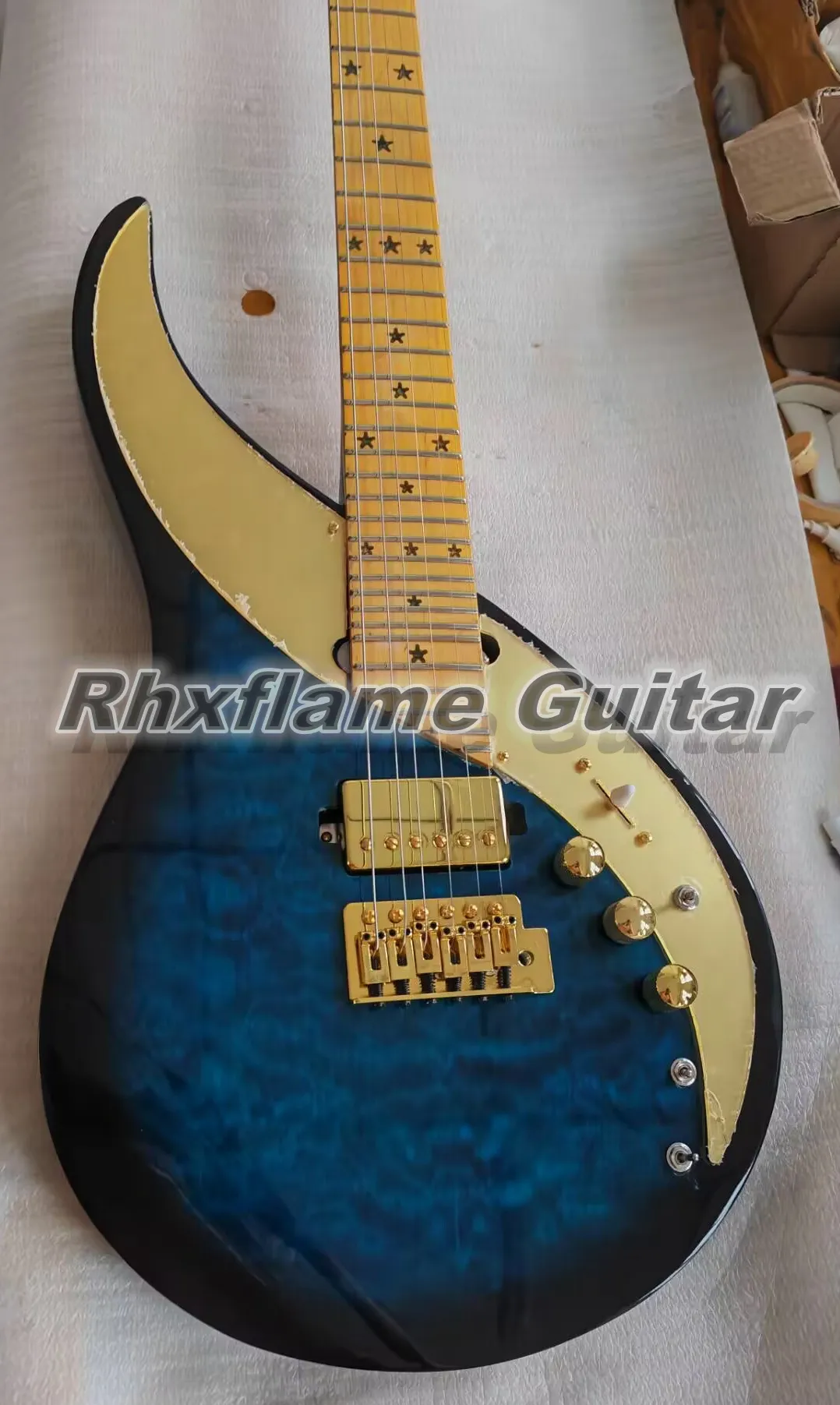 29 Frets Sky II Emperor Blue Flame Maple Three Pronged Spiral Galaxy Soft Multi Layered Edges Electric Guitar Tremolo Bridge Star Inlay Gold Hardware Vintage Tuners