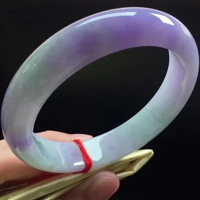 Bijoux en pierres précieuses avec bracelet en jade violet