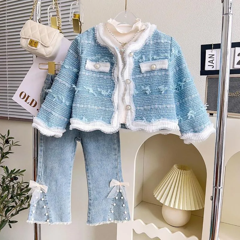 Conjuntos de roupas 2023 Coreano Primavera Outono Crianças Meninas 2 PCS Pérola Botão Fronteira Ressada Lace Princesa Casaco Terno Denim Calças Flared Outfit