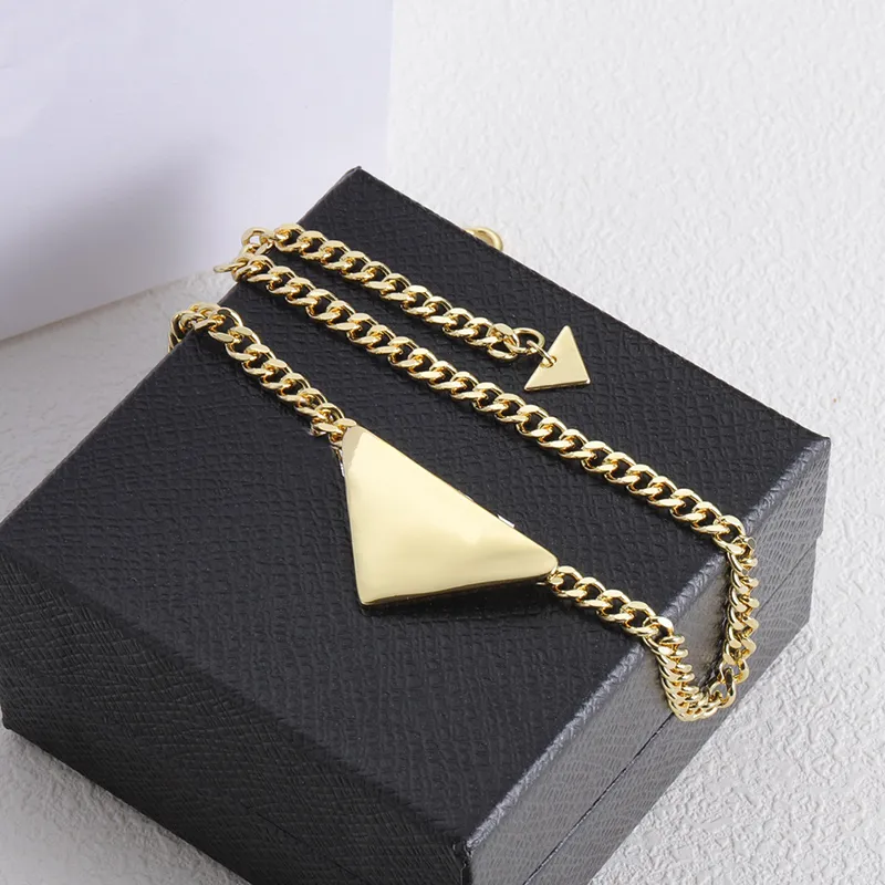 Femmes Triangle Version correcte Pendentif Colliers pour femmes Luxurys Designers Colliers avec boucles d'oreilles Link Chain CHD23092512-6 elsaky