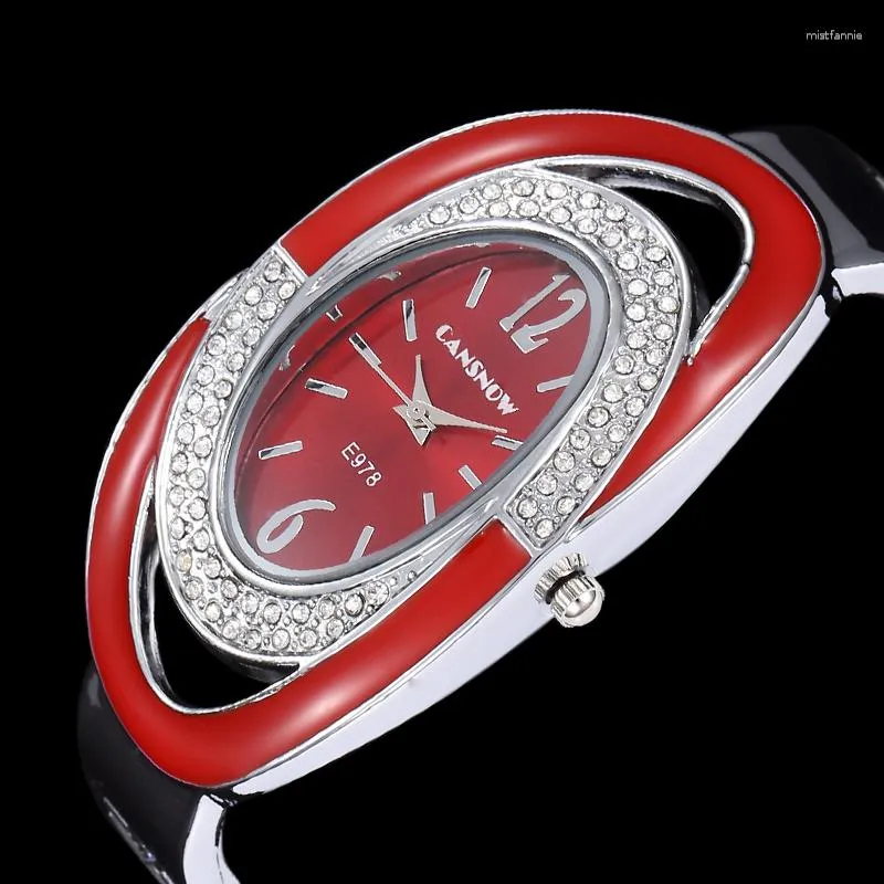 Armbanduhren Frau Uhr 2023 Ovales Zifferblatt Damen Armband Analog Quarz Luxus Kristall Edelstahl Frauen Armreif