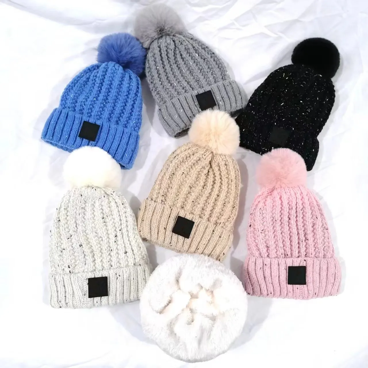 Kadın tasarımcı için moda örgü bere, kalın kabarık beanies sıcak kış pom pom tıknaz iplik şapka