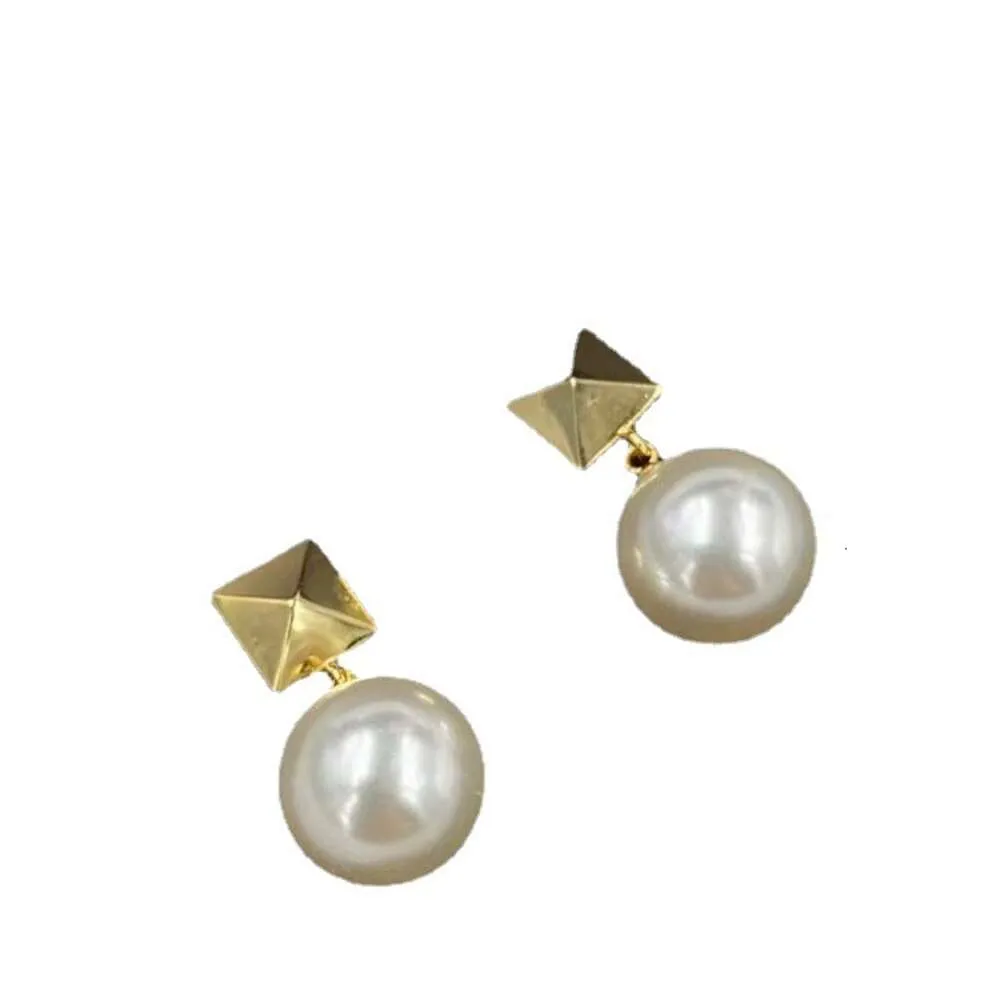 Örhängen Valentian Nu Designer Luxury Fashion Women Tian Jia Pyramid Pearl 925 Silver Needle Ear Studs mycket kvalitet