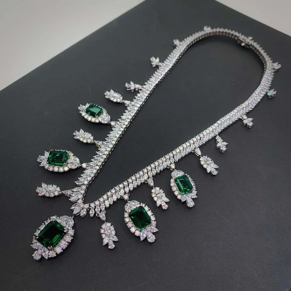 LOVE this! Emerald gemstone strand necklace from Amrapali Amrapali | Beaded  necklace, Beautiful jewelry, Jewelry