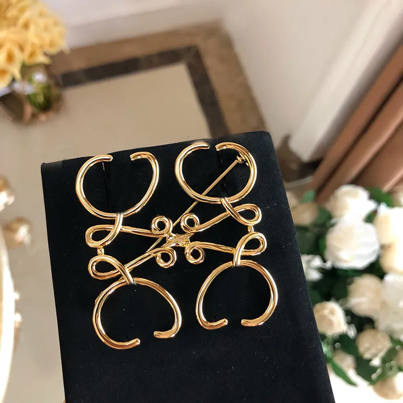 Eenvoudige Letter Pins Broche Luxe Designer Sieraden Vrouwen Gouden Broches Heren Klassieke Breastpin Sjaal Pak Feestjurk Ornament elsaky CXG92514