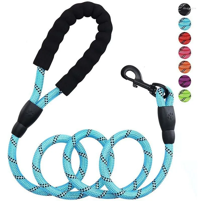 Colliers pour chiens, produits pour animaux de compagnie, corde de Traction réfléchissante, ronde en Nylon multicolore, grande et moyenne taille, poignée en mousse antidéflagrante