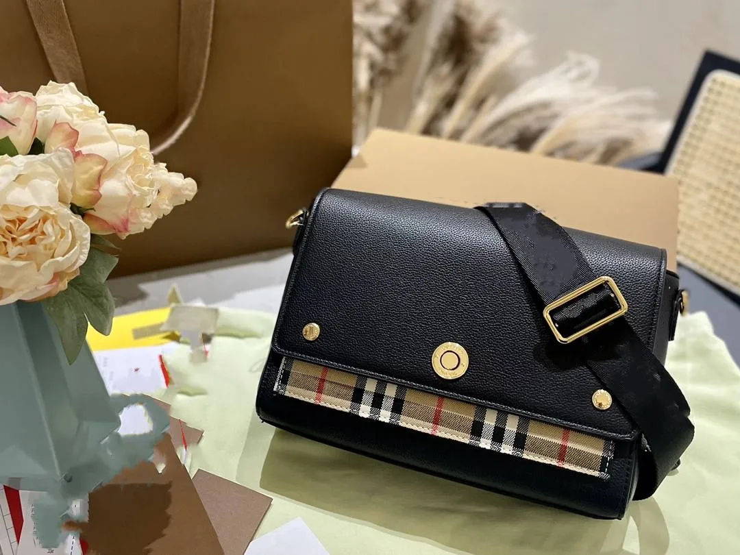 Womens Single Shoulder Crossbody Bag Fashionable And Classic