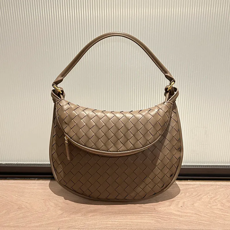 Ciambrino bag in intrecciato nappa 2025