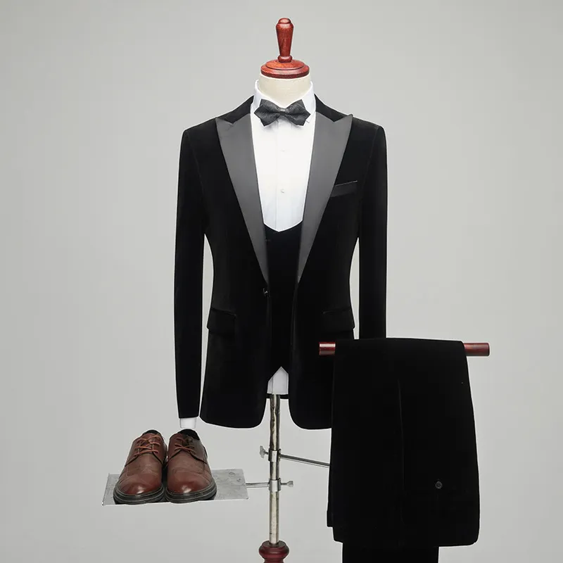 2023 Uomo Velluto Nero Doppio Petto Blazer Abito da sposo da sposa Puntino con visiera Risvolto Smoking per uomo Abiti da sposa Prom Abito da uomo migliore R230925