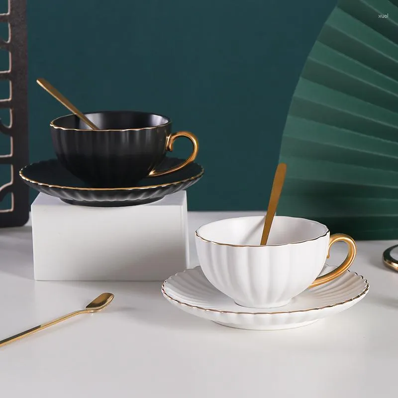Ensemble tasse à café et soucoupe en céramique, couleur unie simple, ligne  d'or, européenne, lait