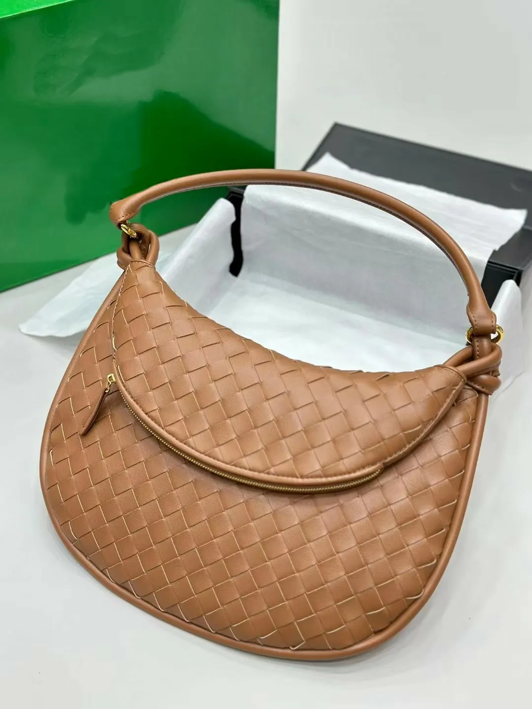 DHgate Knitted Leather Crossbody Bag for Women Vintage Intrecciato Woven Lamb Shoulder Bag with Zipper Closure Light Brown Bags Luggage Accessories