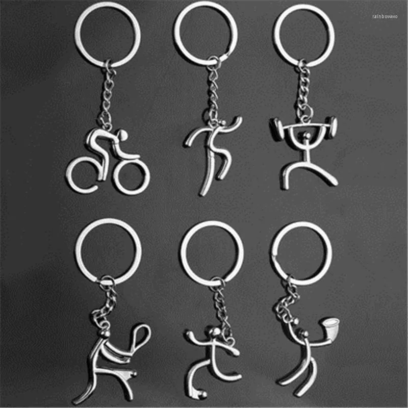 Sleutelhangers die een verscheidenheid aan creatieve metalen sportlogo-sleutelhangers verkopen, fietsen, gewichtheffen, basketbal, vrouwelijke sieraden