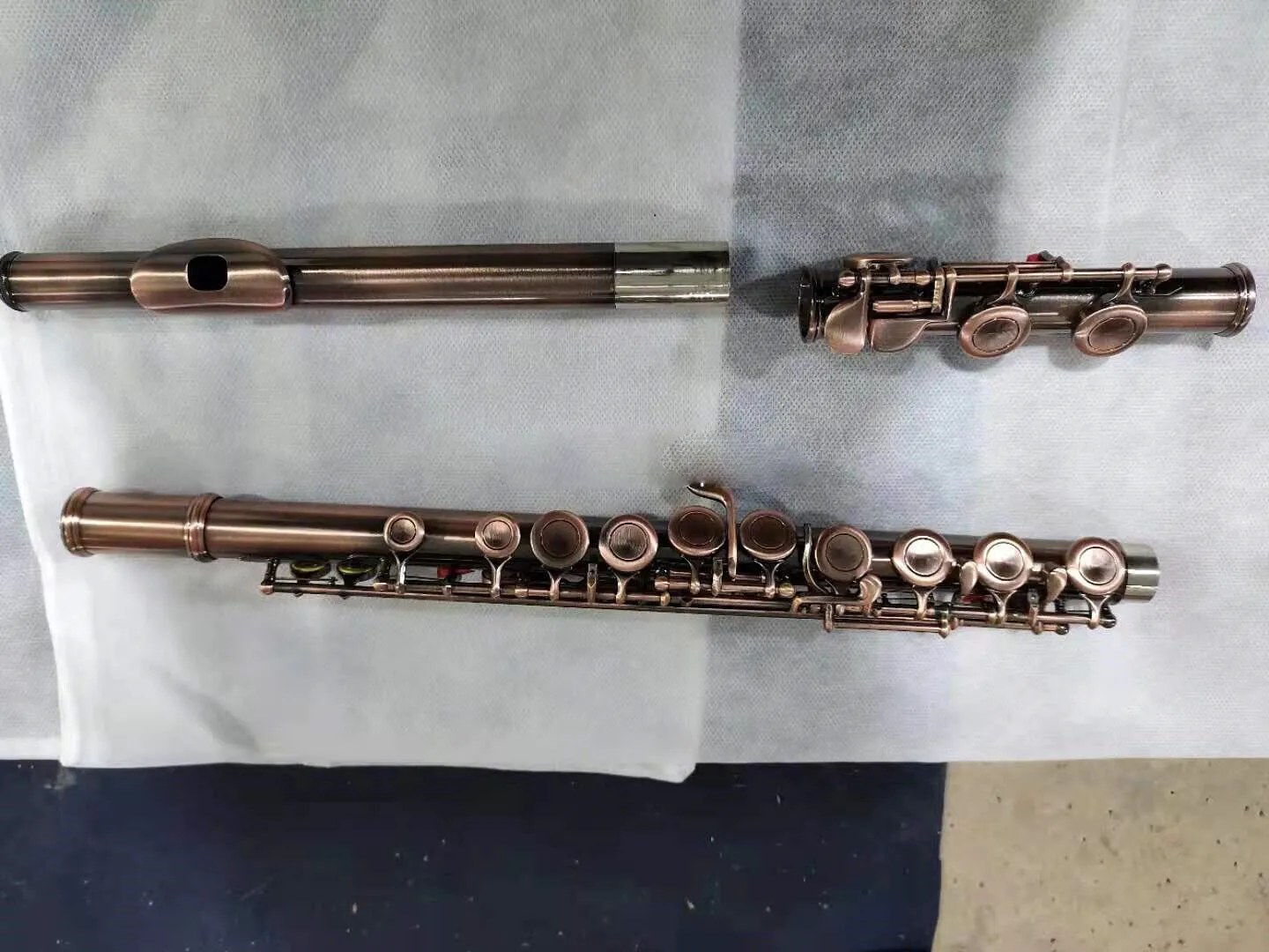 Ny ankomst C Flute 16Key Stängd Borr Antik mässingskvalitetsinstrument med fodral