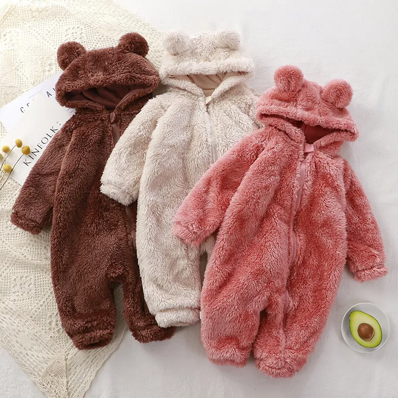 Rompers Cute Winter Warm Baby Romper Coral Fleece Cartoon Bear Hooded Boys Girls Född spädbarn Jumpsuitkläder mjuk pyjama 230925